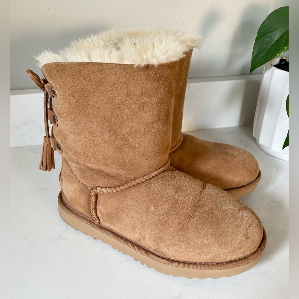 UGG Kristabelle Suede Sheepskin Lace Back Classic Short Boots Chestnut Tan 5 35